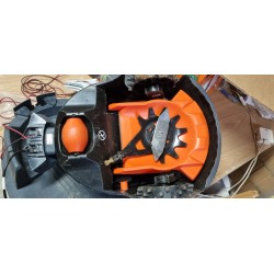 black-decker-bcrmw123-qw-robot-kosilica-zakljucana-za-delove-14