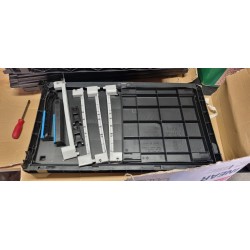 Visoki sivo-crni Keter Linear Utility plastični ormar sa prostorom za metle i tri podesive police