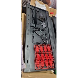 Visoki sivo-crni Keter Linear Utility plastični ormar sa prostorom za metle i tri podesive police