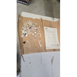 Visoki krem Keter Groove Tall plastični ormar sa drvenim ručkama i tri podesive police