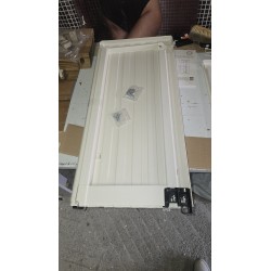 Visoki krem Keter Groove Tall plastični ormar sa drvenim ručkama i tri podesive police