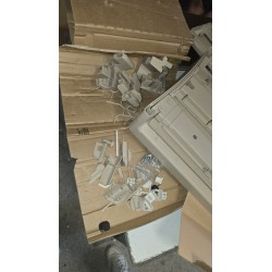 Visoki krem Keter Groove Tall plastični ormar sa drvenim ručkama i tri podesive police