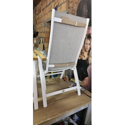 Set od 2 Cavalese sklopive baštenske stolice sa belim aluminijumskim ramom, sivom Ergotex tkaninom i rukonaslonima od tikovine