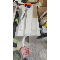 Meidom aluminijumski kupatilski ormarić sa ogledalom i podesivim LED osvetljenjem, dimenzija 100x70x13.8 cm, outlet