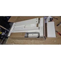 Beli Germania Arvada ormarić ispod lavaboa 60x60x35 cm sa metalnim ručkama i nogarima, outlet sa naprslinom kod nogice