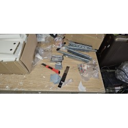 Beli Germania Arvada ormarić ispod lavaboa 60x60x35 cm sa metalnim ručkama i nogarima, outlet sa naprslinom kod nogice