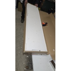 Montreal moderan viseći kupatilski element u belo sivoj boji, sa otvorenim i zatvorenim odeljcima, dimenzija 30x30x131.5 cm