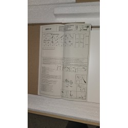 Montreal moderan viseći kupatilski element u belo sivoj boji, sa otvorenim i zatvorenim odeljcima, dimenzija 30x30x131.5 cm