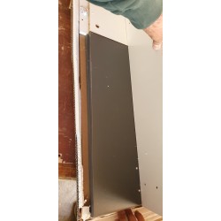 Visoka kupatilska polica u sivoj boji sa dva zatvorena odeljka i dve otvorene police, 39.5x19.5x170 cm