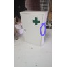 Beli Relaxdays metalni ormarić za lekove 32x21.5x8 cm sa zelenim krstom, bravom i dve police oštećenje