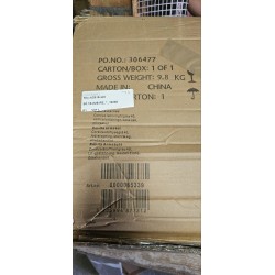 Actona Emilia svetlo siva trpezarijska stolica sa Corsica tkaninom, vertikalnim šavovima i nogarima od nauljenog hrasta