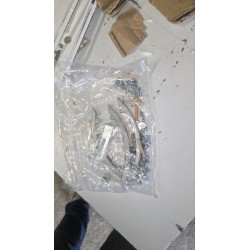 Beli FMD Verona cipelarnik sa tri preklopna odeljka i sitnim milimetarskim oštećenjima, dimenzija 58,5 x 104,5 x 17 cm