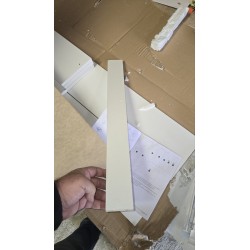 Beli FMD Verona cipelarnik sa tri preklopna odeljka i sitnim milimetarskim oštećenjima, dimenzija 58,5 x 104,5 x 17 cm