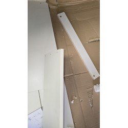 Beli FMD Verona cipelarnik sa tri preklopna odeljka i sitnim milimetarskim oštećenjima, dimenzija 58,5 x 104,5 x 17 cm