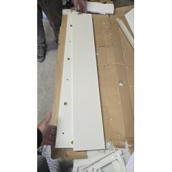 Beli FMD Verona cipelarnik sa tri preklopna odeljka i sitnim milimetarskim oštećenjima, dimenzija 58,5 x 104,5 x 17 cm