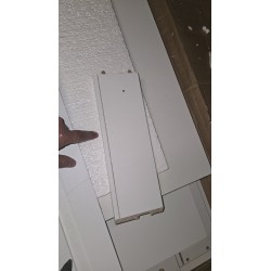 FMD Furniture Checker beli konzolni sto uskog dizajna sa oštećenjima i nekompletnom fiokom