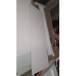 FMD Furniture Checker beli konzolni sto uskog dizajna sa oštećenjima i nekompletnom fiokom