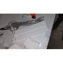 FMD Furniture Checker beli bočni sto sa fiokom, uskog dizajna, sa oštećenjima prikazanim na slikama uživo
