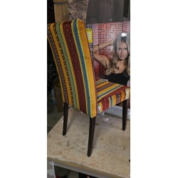 Kare Design Econo Very British tapacirana stolica sa šarenom tekstilnom presvlakom, crnim nogarima od bukve i visokim naslonom