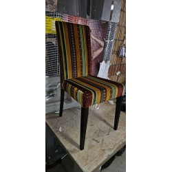 Kare Design Econo Very British tapacirana stolica sa šarenom tekstilnom presvlakom, crnim nogarima od bukve i visokim naslonom