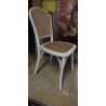 Biscottini bela Thonet stolica od masiva jasena sa pletenim ratan sedištem u vintage bistro stilu uživo