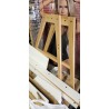 Morteens Branno beli radni sto sa fiokama, hrastovim nogarima i manjim oštećenjima na ploči