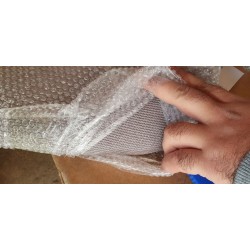 Morteens Yoyce svetlo siva trpezarijska stolica sa crnim metalnim ramom i tapaciranim sedištem