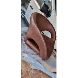 Ars Manufacti Woodlawn II set od 4 braon stolice od veštačke kože sa crnim metalnim ramom i dubokim sedištem