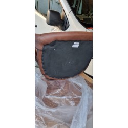 Ars Manufacti Woodlawn II set od 4 braon stolice od veštačke kože sa crnim metalnim ramom i dubokim sedištem