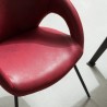 Ars Manufacti Woodlawn II bordo stolica od bordo veštačke kože sa crnim metalnim ramom i dubokim sedištem