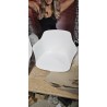 Norrwood Hendra set od dve bele stolice sa plastičnim sedištem, rukonaslonima i metalnim ramom