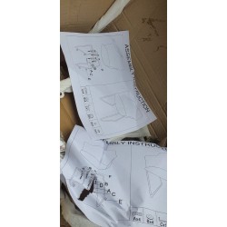 Norrwood Hendra set od dve bele stolice sa plastičnim sedištem, rukonaslonima i metalnim ramom