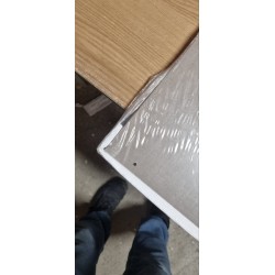 Dodatna bež KiYDOO polica za unutrašnjost garderobera dimenzija 88x48 cm sa sitnim oštećenjem na uglu