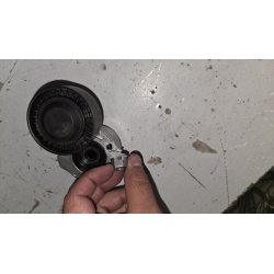 SNR KA855.10 garnitura klinastog rebrastog kaiša oštećena i nekompletna bez kaiša