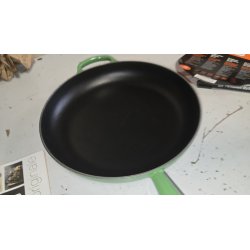 le-creuset-signature-tiganj-28cm-liveno-gvozdje-bambus-zelena-made-in-france-12