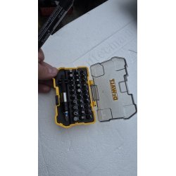 Originalni DeWalt DT7969 set od 32 dela sa bitovima u boji i brzim magnetnim nosačem u robusnoj kutiji