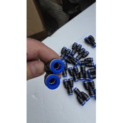 Set crnih pneumatskih T brzih spojnica 8-6-8 mm za povezivanje vazdušnih creva