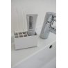 Beli Yamazaki Mist stalak minimalističkog dizajna za odlaganje do šest četkica za zube