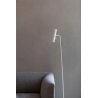 Bela samostojeća podna lampa Nordlux DFTP Mib 6 sa podesivim spot reflektorom