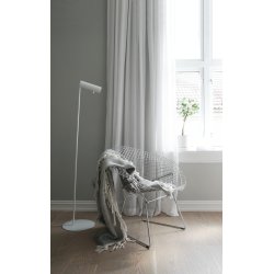 Bela samostojeća podna lampa Nordlux DFTP Mib 6 sa podesivim spot reflektorom