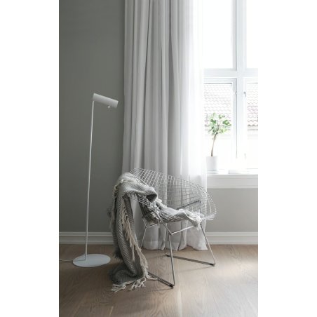 Bela samostojeća podna lampa Nordlux DFTP Mib 6 sa podesivim spot reflektorom