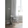 Bela samostojeća podna lampa Nordlux DFTP Mib 6 sa podesivim spot reflektorom