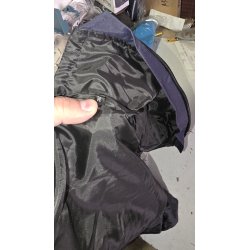 Teget kabanica za psa veličina M sa kapuljačom, crnom postavom i reflektujućim amom