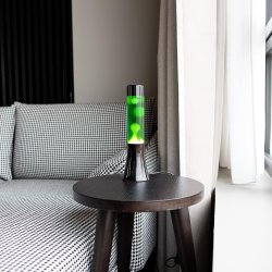 Zelena Fisura lava lampa mini 39.5cm sa hromiranom bazom i staklenim cilindrom