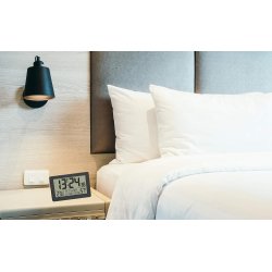 TFA Dostmann digitalni zidni sat 60.2557.01 crni sa displejom za temperaturu i vlažnost 206x130 mm