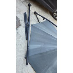 Swing & Harmonie LEDU-300 okrugli bočni suncobran 300 cm sa LED osvetljenjem i solarnim modulom, outlet stanje