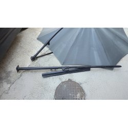 Swing & Harmonie LEDU-300 okrugli bočni suncobran 300 cm sa LED osvetljenjem i solarnim modulom, outlet stanje