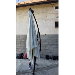Swing & Harmonie LEDU 3x3 kvadratni krem bočni suncobran sa LED osvetljenjem i solarnim modulom
