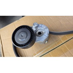 SKF VKMA 36055 garnitura klinastog rebrastog kaiša sa kaišem VKMV 6PK1199, zatezačem i rolerom
