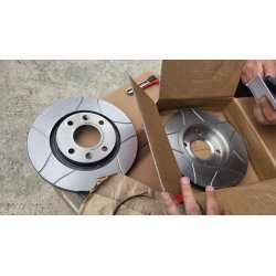 Brembo Max prednji ventilirajući kočioni diskovi 09.8695.75 dimenzija 266x22 mm sa urezima, set 2 komada